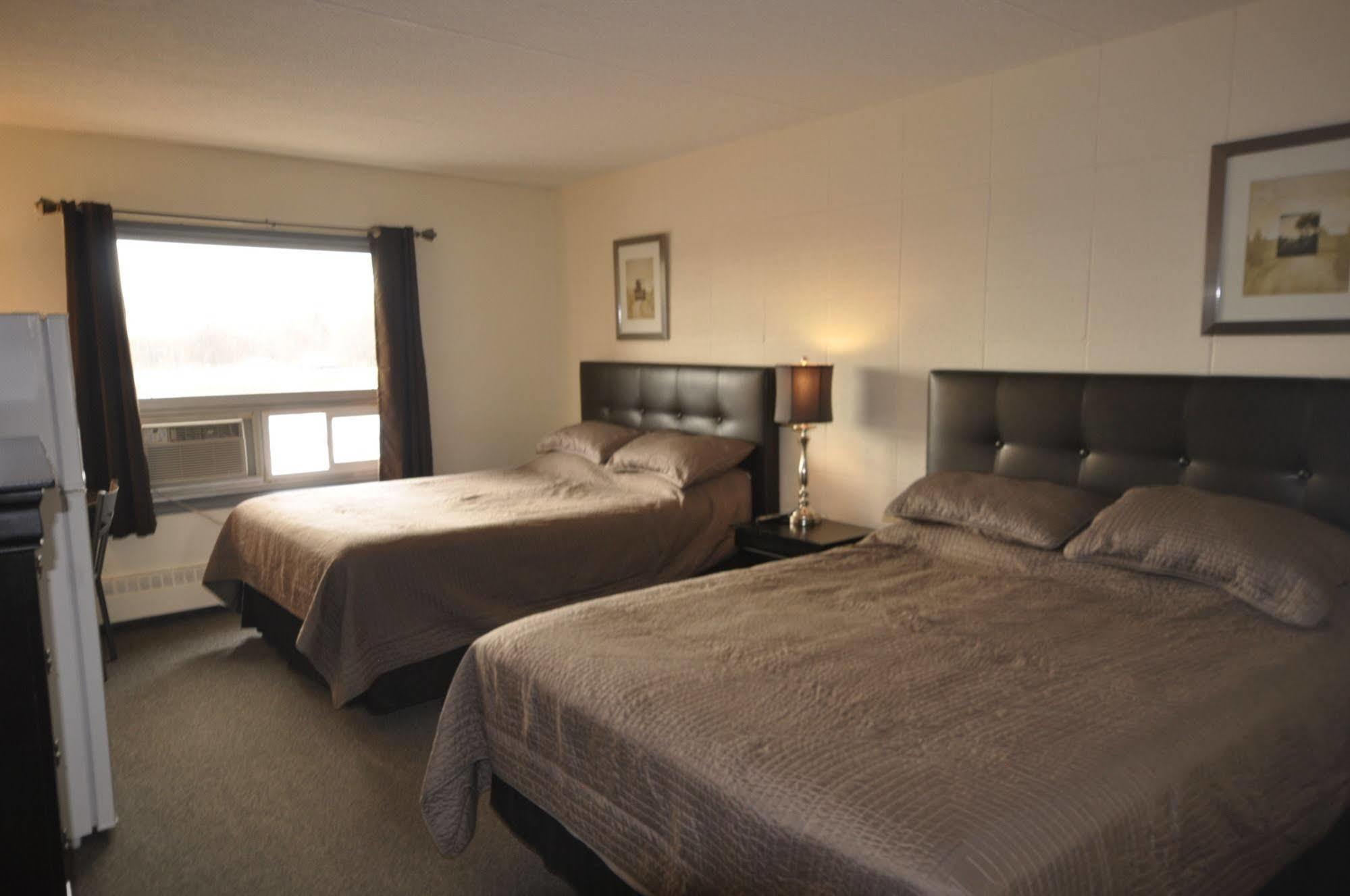 Beaverlodge Motor Inn Buitenkant foto
