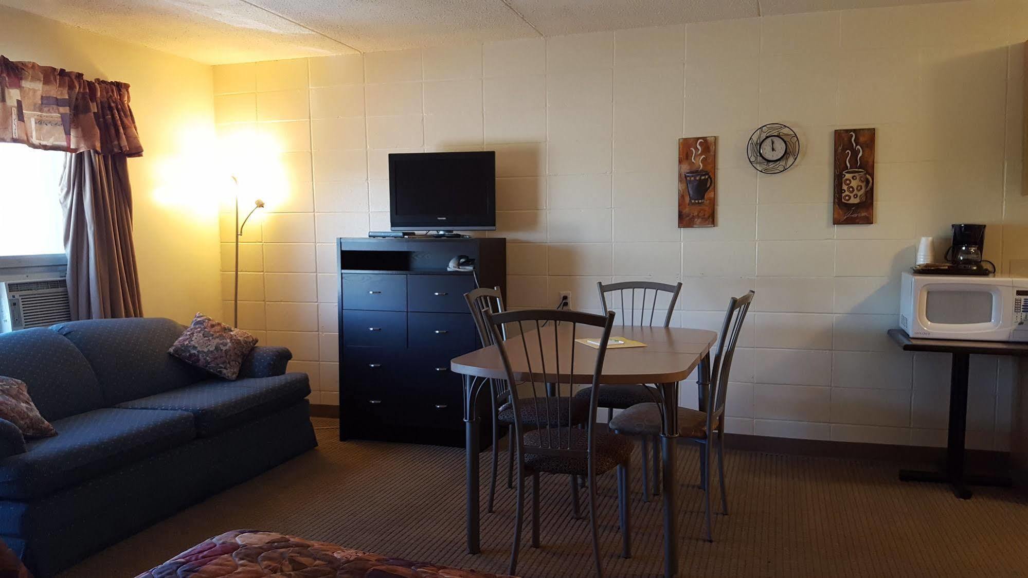 Beaverlodge Motor Inn Buitenkant foto